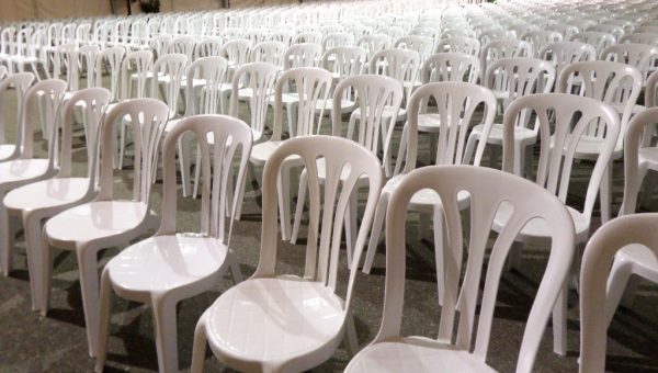 sillas de resina blancas