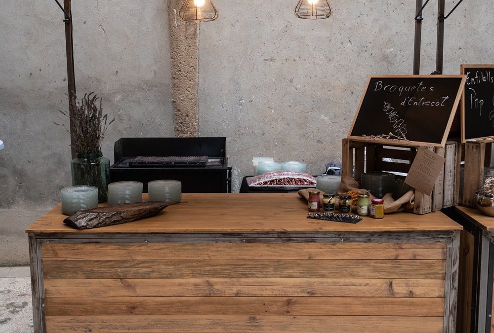 BUFFETS PARA CATERING: DISEÑO, RESISTENCIA Y ESTILO PARA EVENTOS AL AIRE LIBRE